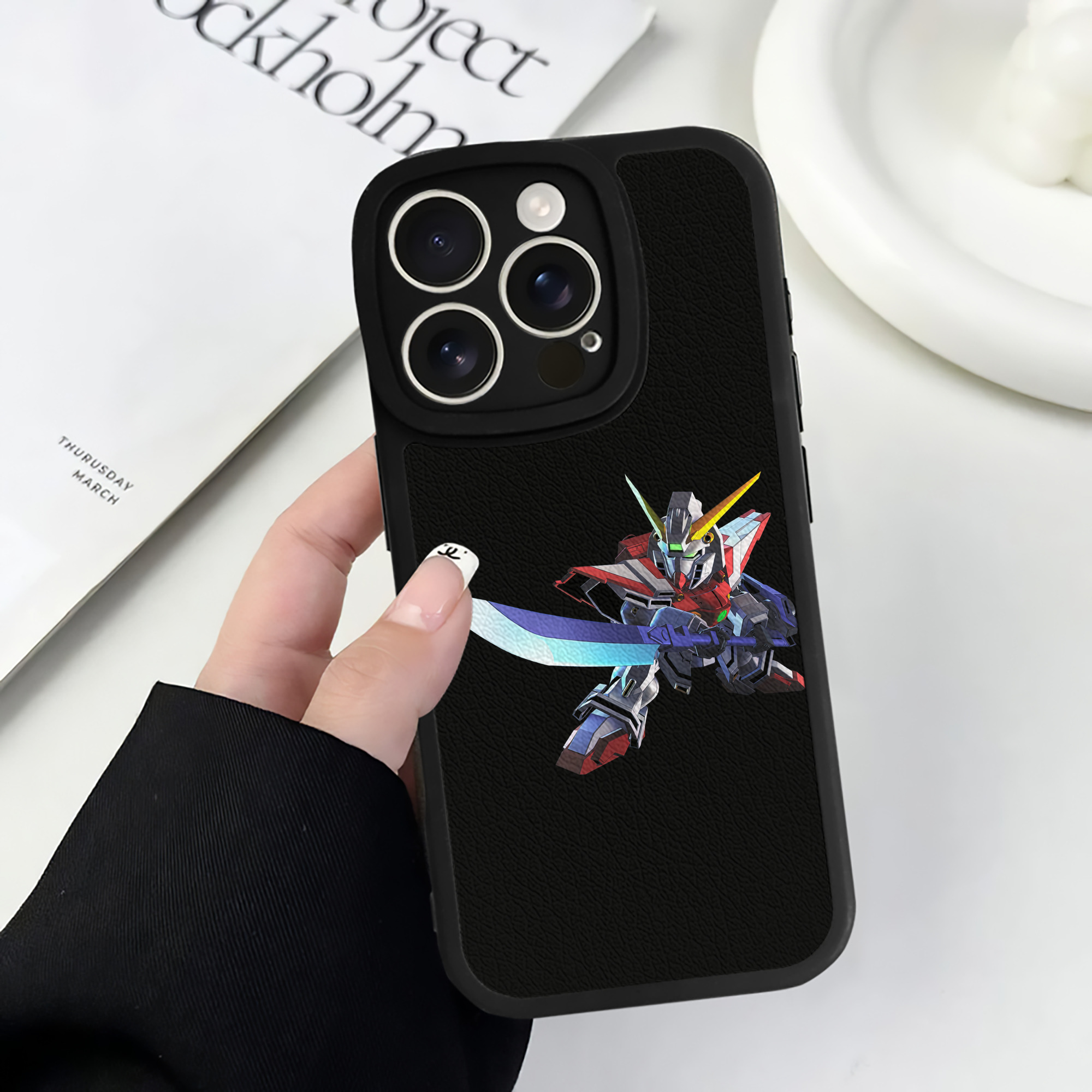 （画像用） 機動戦士ガンダム Mobile Suit Gundam 【iPhone 16シリーズ対応】シリコンスマホケース（レザー調） 材質：シリコン